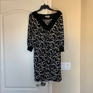 Pretty V-Neck Maggy London